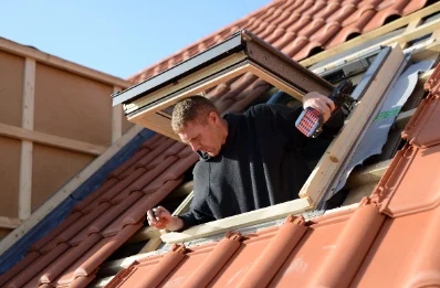 Pose de fenêtres de toit Velux à Sebourg
